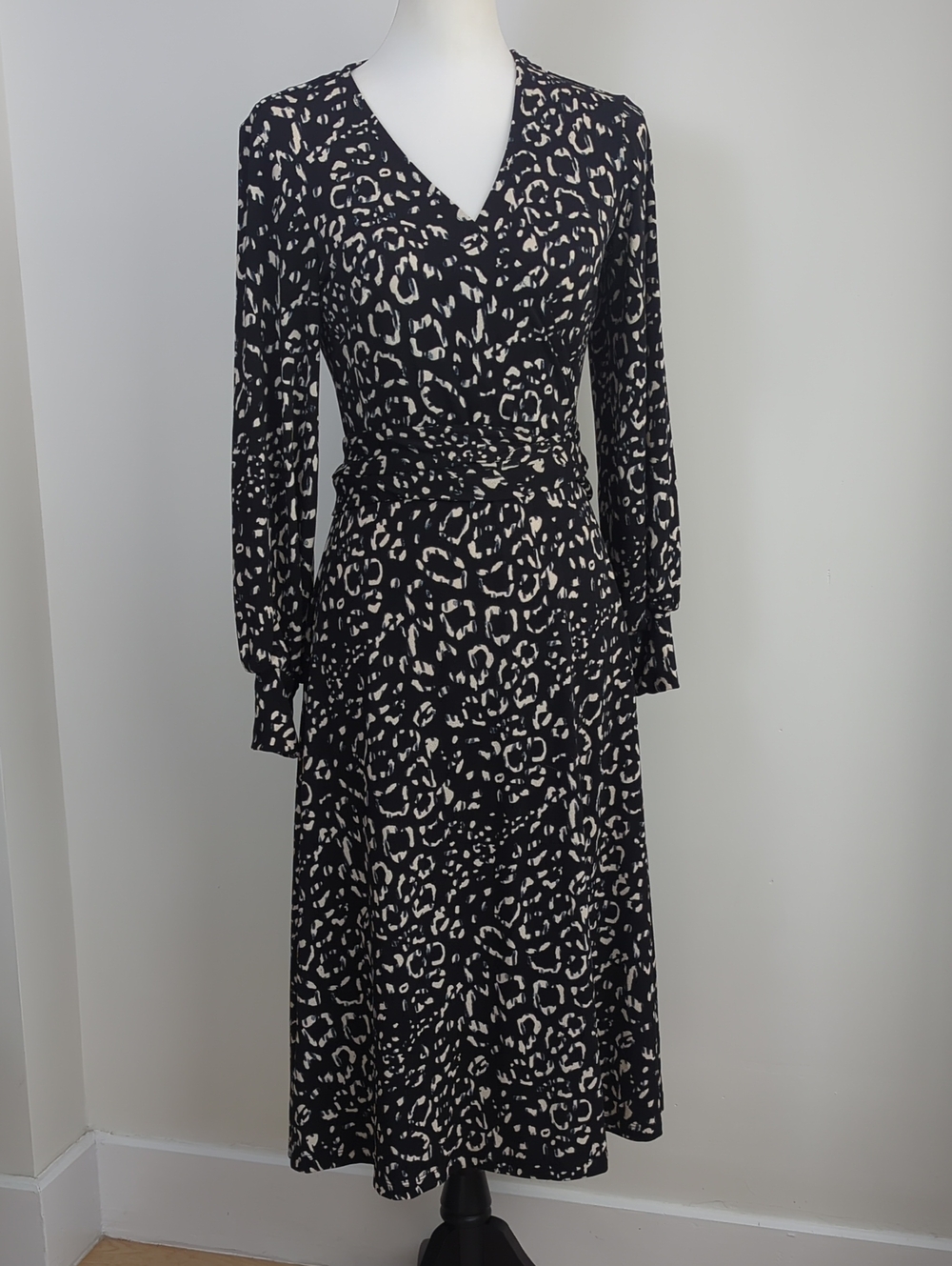 H&M Black and Cream Animal-Print Long Sleeve V-Neck Faux Wrap Dress SMALL